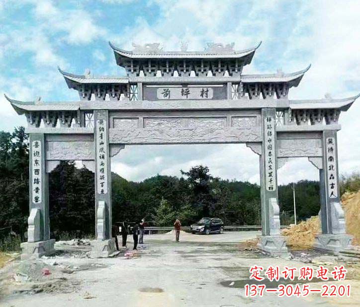 北京村庄三门石牌坊石雕的内容。