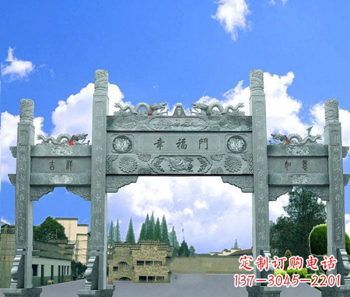 北京村庄三门牌坊的雕塑之美