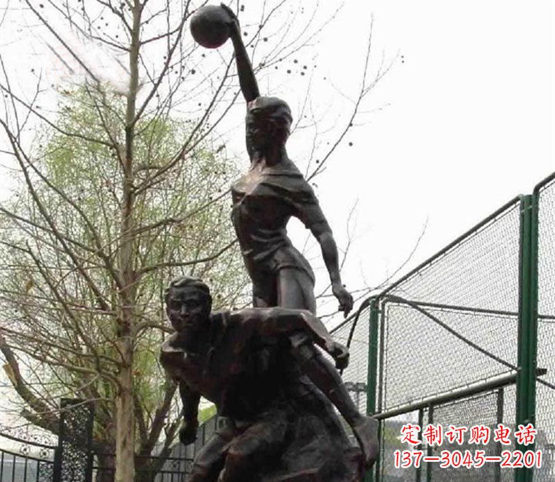 北京打篮球的运动员铜雕