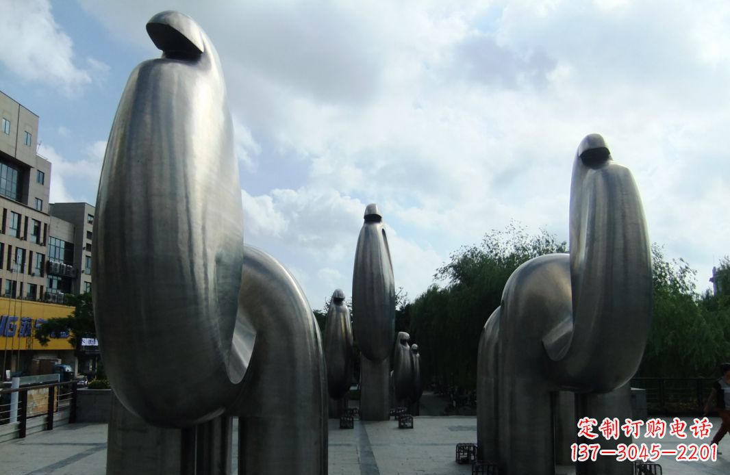 北京精致不锈钢抽象骆驼雕塑