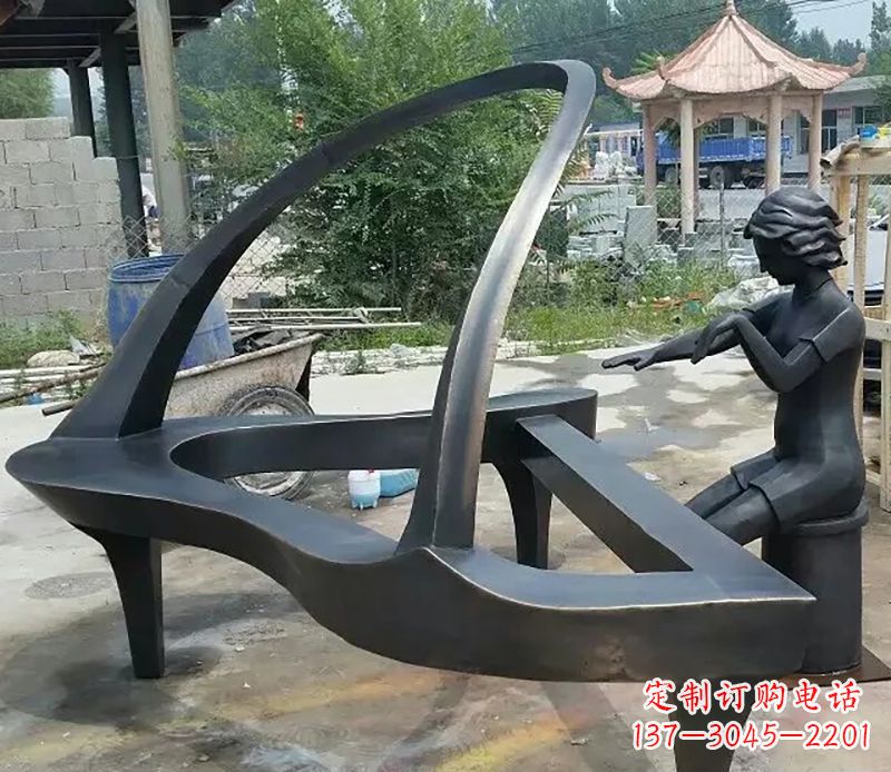 北京钢琴抽象铜雕