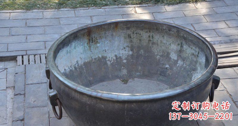 北京仿古纹饰铜水缸雕塑