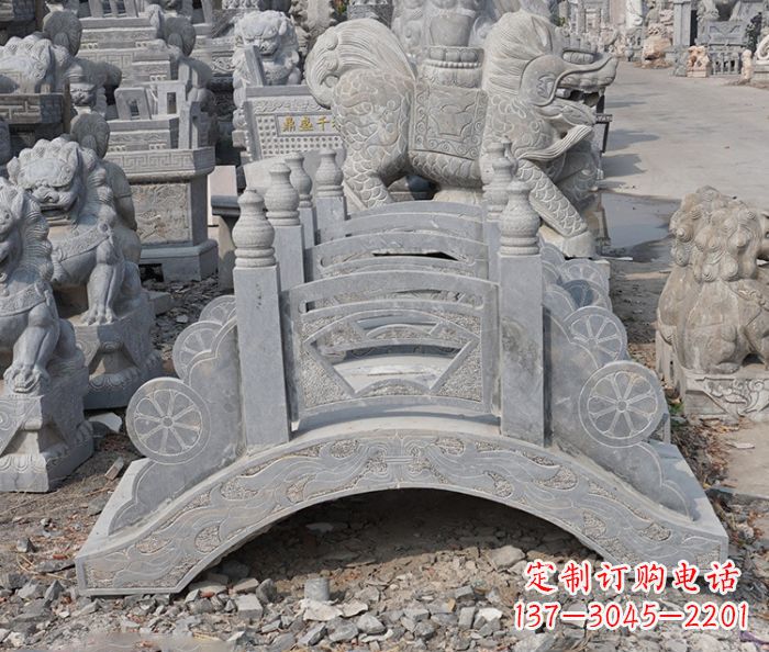 北京风格独特的仿古小型石拱桥雕塑