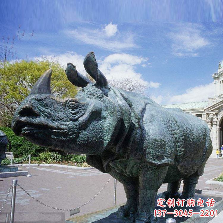 北京仿真犀牛铜雕-公园园林动物雕塑摆件