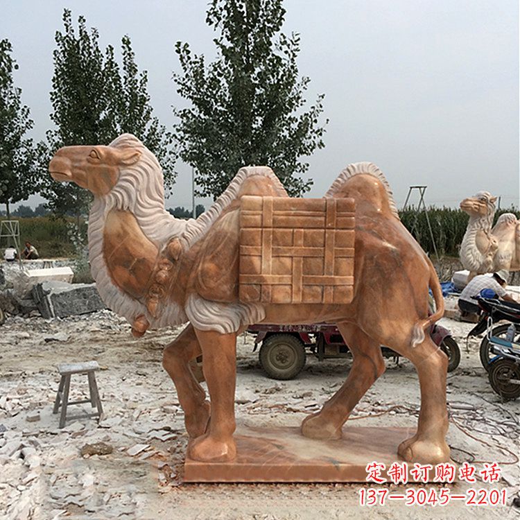 北京负重骆驼雕塑—晚霞之红