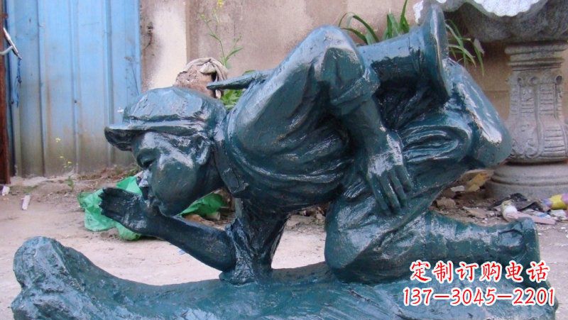 北京传统文化符号——小红军冲锋号雕塑