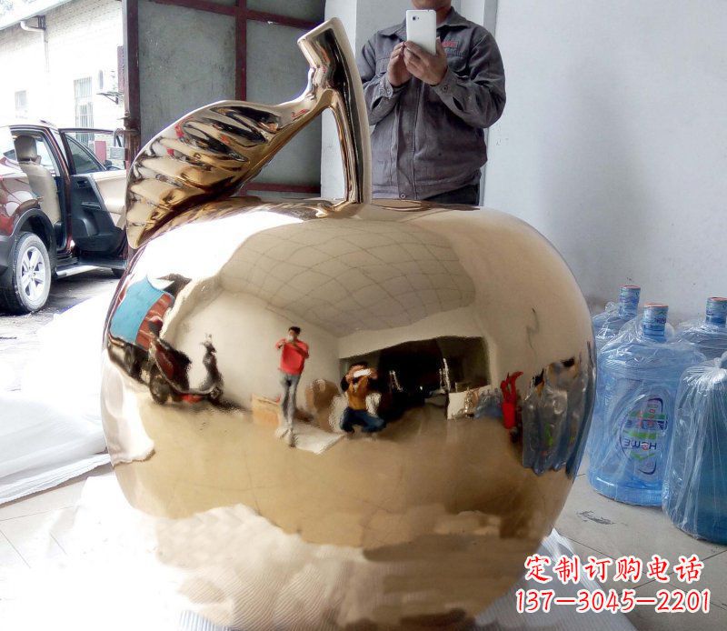 北京精美的不锈钢镜面苹果雕塑