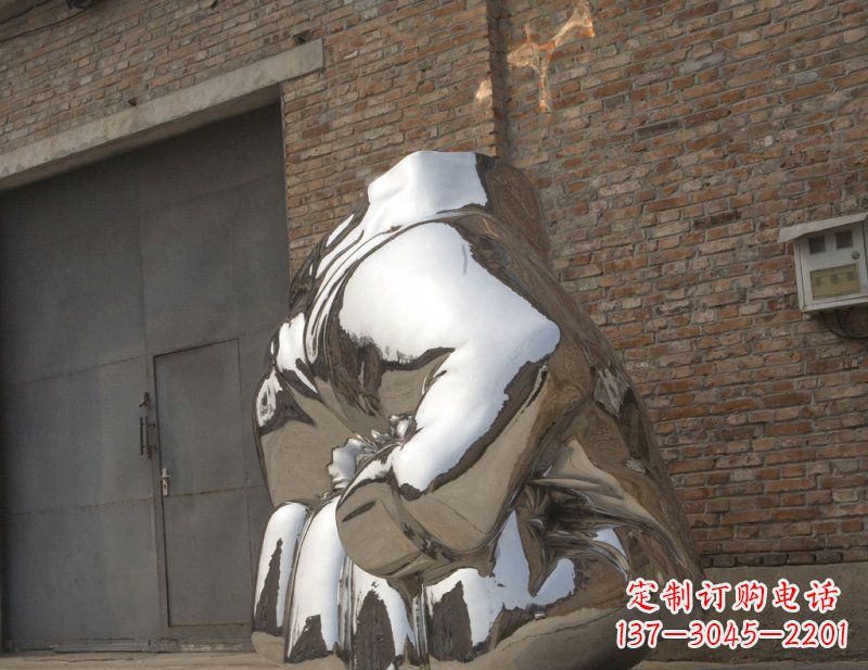 北京冰冷威力,让精神抖动的不锈钢拳头雕塑