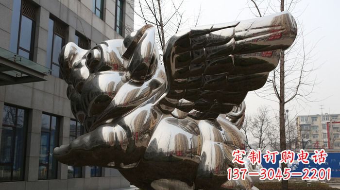 北京精美不锈钢大翅膀猪景观雕塑