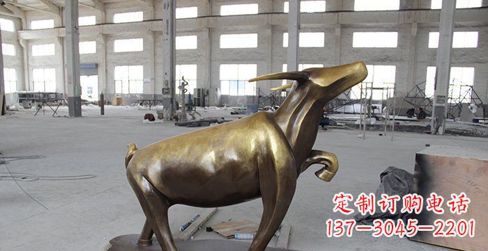 北京铜制华丽小牛动物雕塑