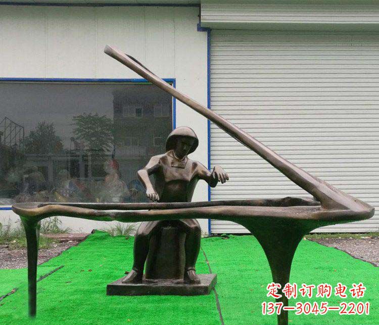 北京 传奇钢琴雕塑