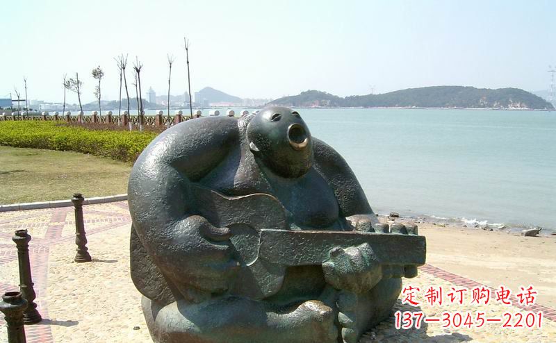 北京音乐驻足,公园弹吉他铜雕