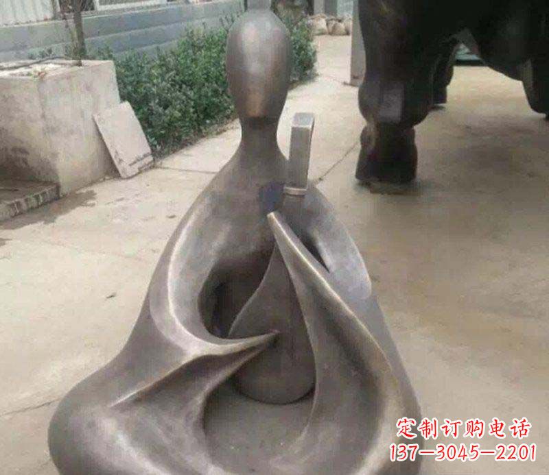 北京抽象景观弹琵琶铜雕