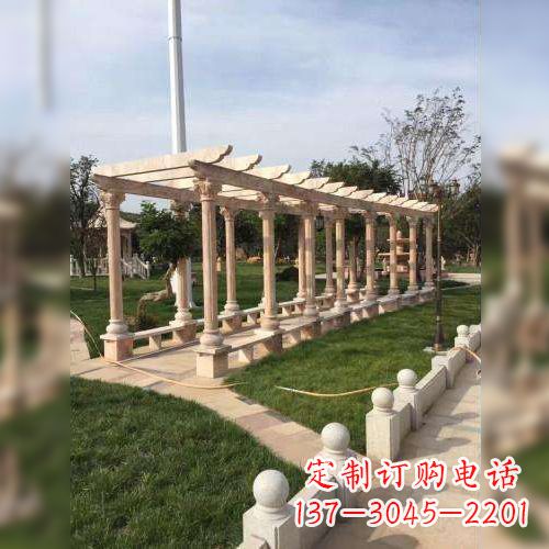 北京增添公园美景的长廊石雕
