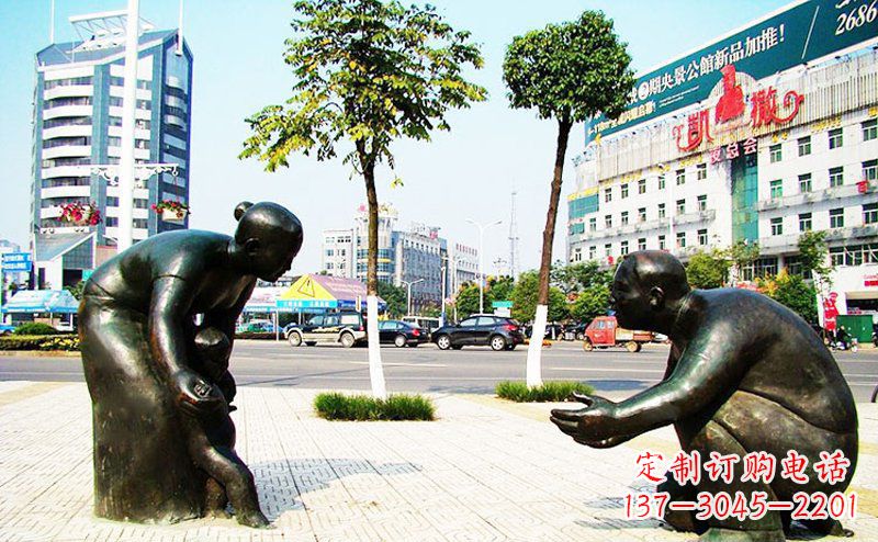 北京公园景观小孩学走路铜雕