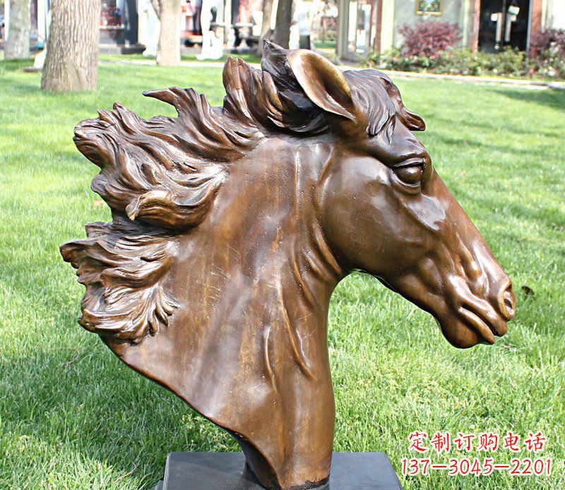 北京公园马头景观铜雕