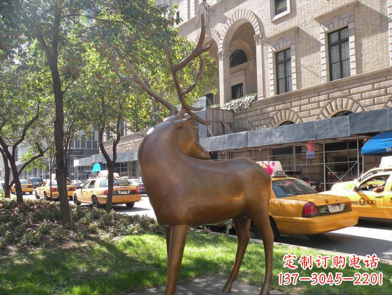 北京公园梅花鹿景观铜雕