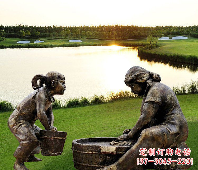 北京公园铜雕帮母亲洗衣服小品人物雕塑