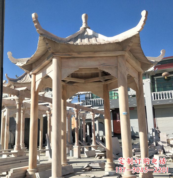 北京公园晚霞红凉亭雕塑