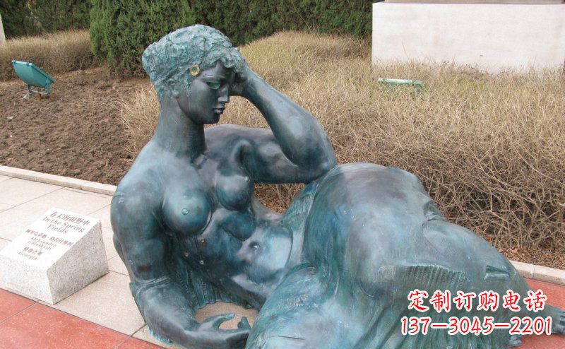 北京公园西方女人人物铜雕_2