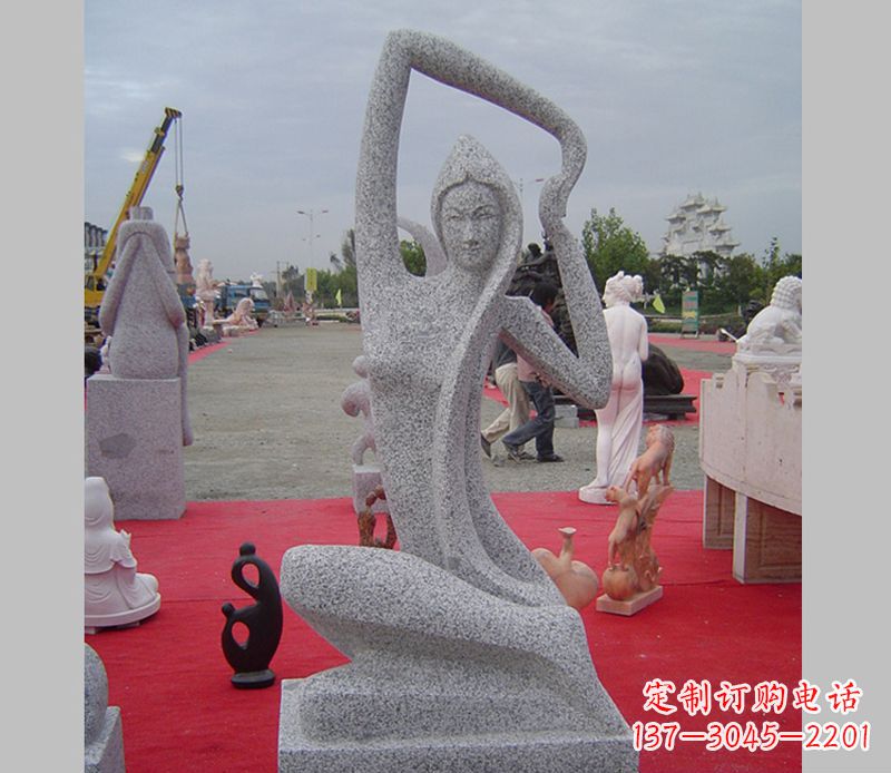 北京公园瑜伽美女石雕