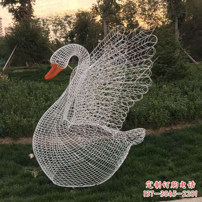 北京公园园林草坪动物雕塑之网格天鹅铁艺雕塑