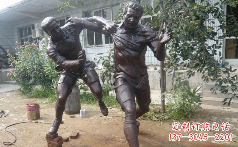 北京公园足球运动人物铜雕