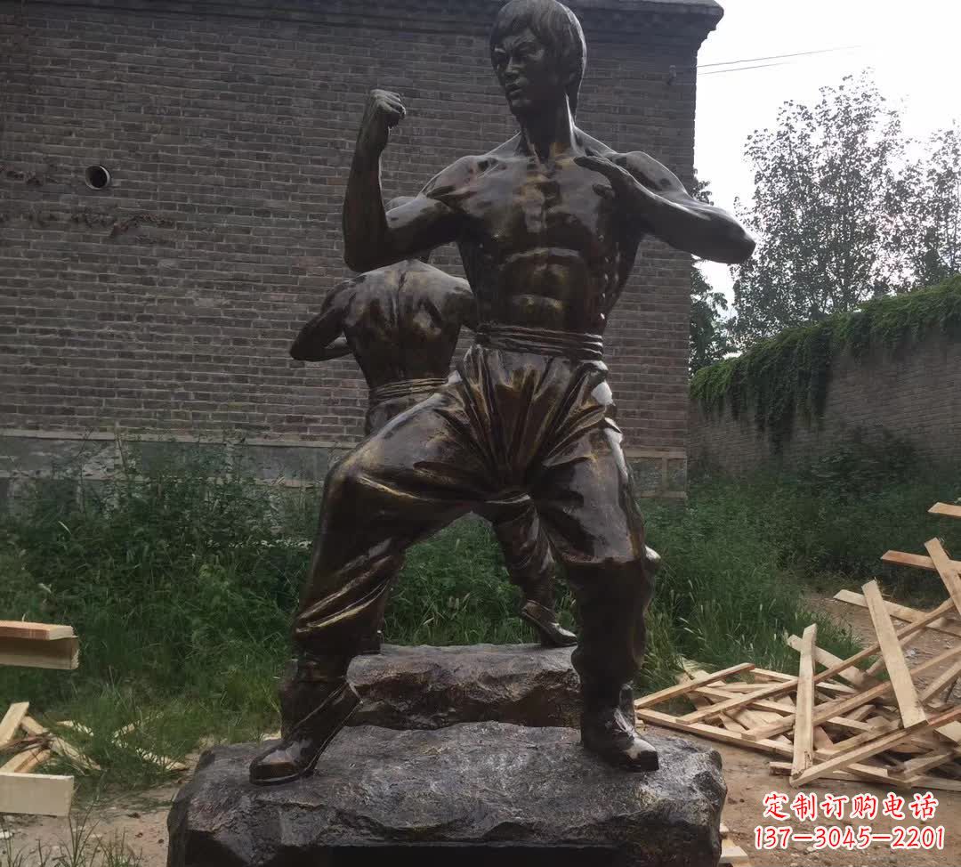 北京功夫之王李小龙广场铜雕