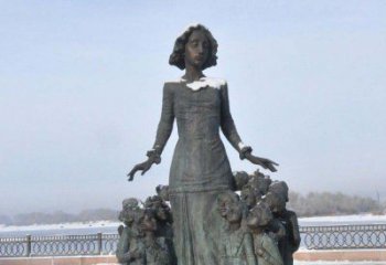 北京铜雕学生人物欢乐的小学生雕塑