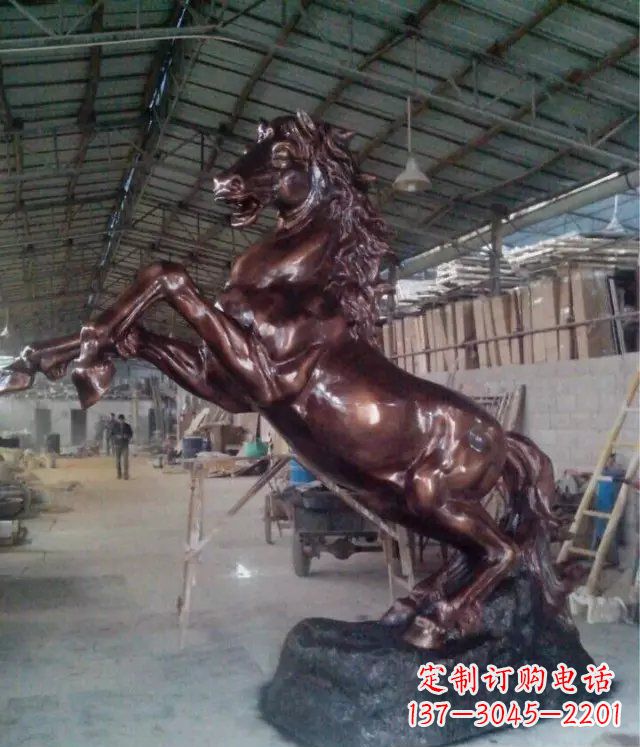 北京广场奔马铜雕