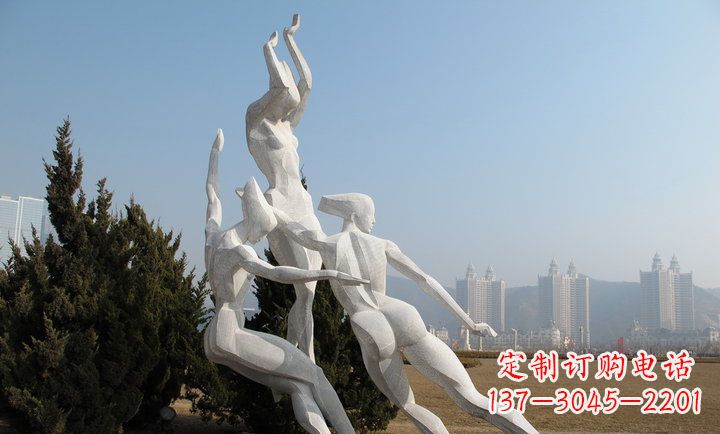 北京广场不锈钢滑冰的女孩雕塑