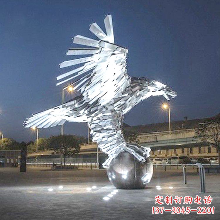 北京中领雕塑的金属质感老鹰雕塑是一款精美而又…