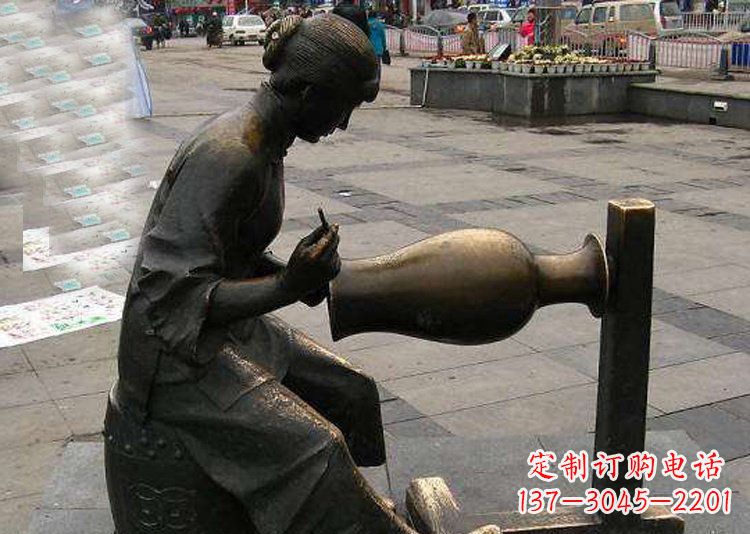 北京广场铜雕修花盆人物雕塑