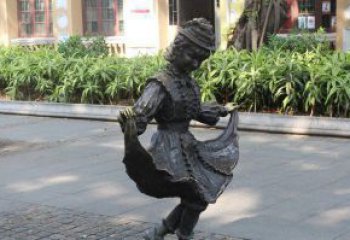 北京中领雕塑推出的爱舞的小少女铜雕，以少女跳…