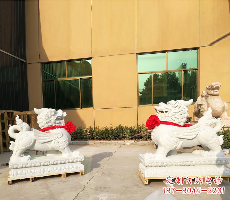 北京汉白玉立式貔貅门口招财石雕