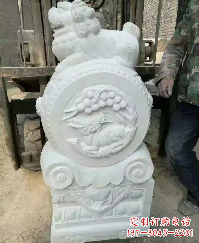 北京中领雕塑出品,精雕细琢汉白玉狮子门墩