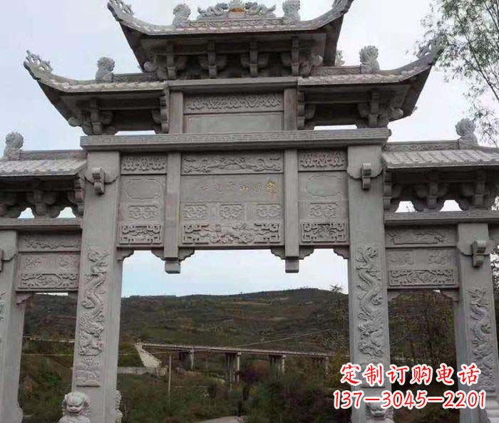 北京地标性的三门石雕牌坊