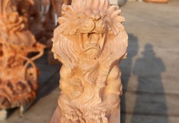 北京象征力量的汇丰狮子红石雕