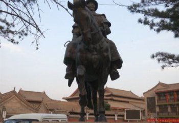 北京雕刻精美的蒙古人骑马铜雕