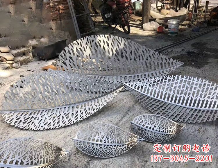 北京树叶镂空不锈钢雕塑