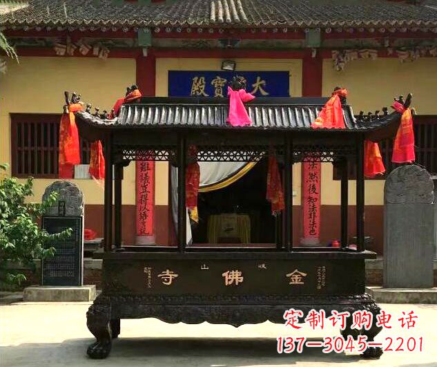 北京双兽头三足雕花铜香炉