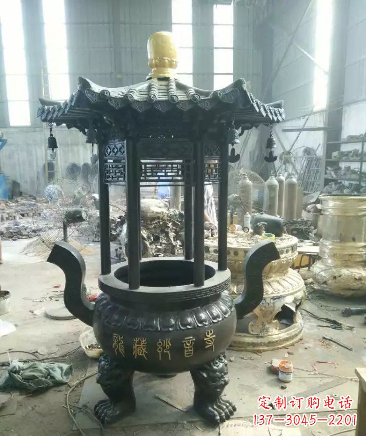 北京寺庙圆香炉铜雕 (2)