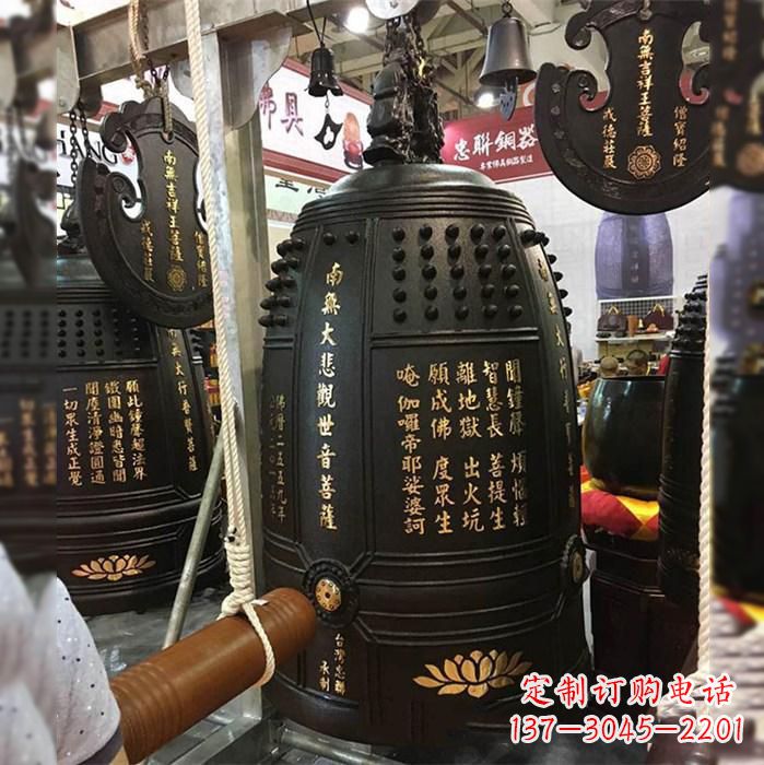 北京寺院挂钟铜雕塑
