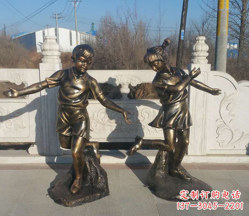 北京踢毽子的儿童铜雕