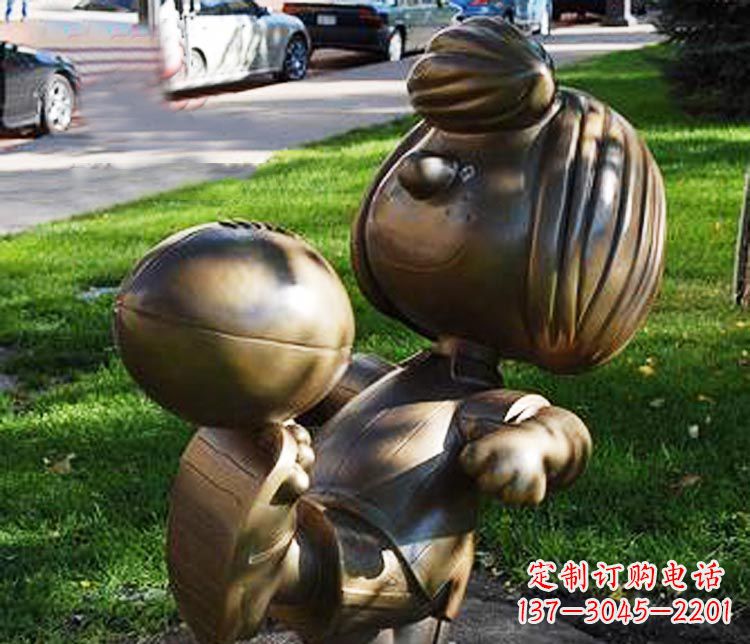 北京踢球的小女孩铜雕