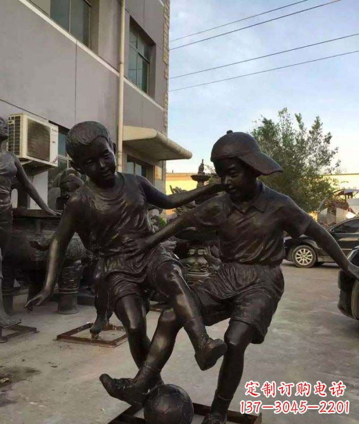 北京踢足球儿童铜雕 (2)