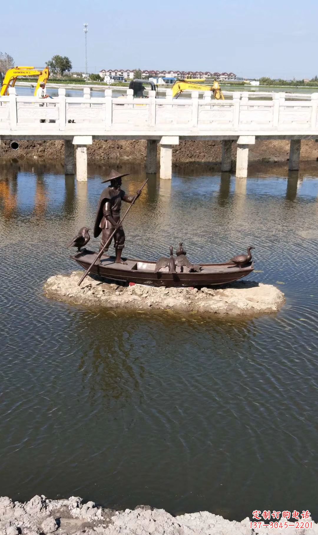 北京铜雕渔夫撑船打鱼雕塑 湖边景观雕塑