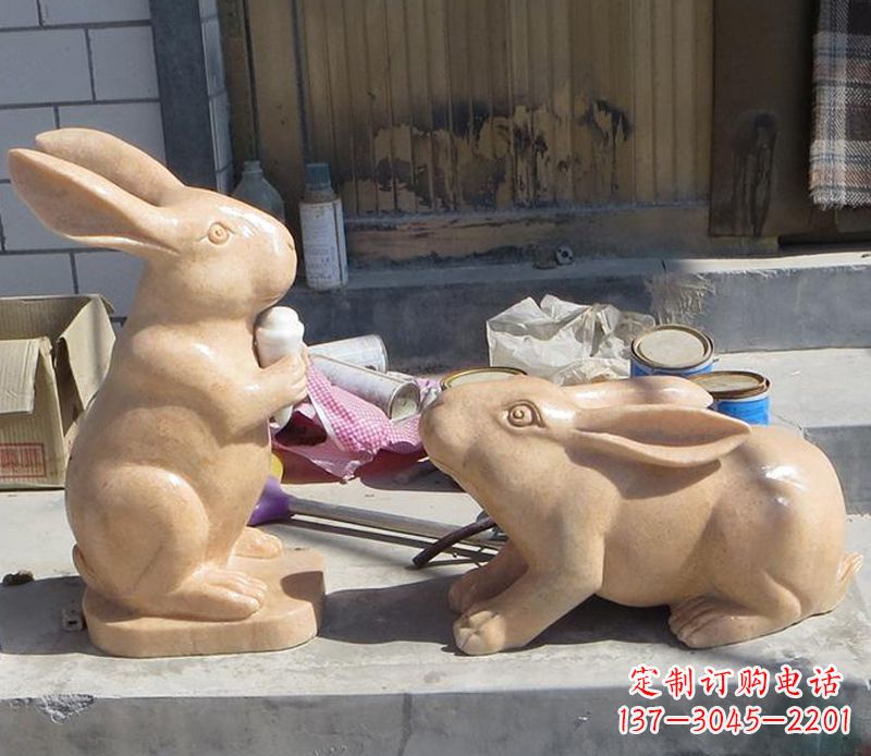 北京兔子石雕公园动物摆件