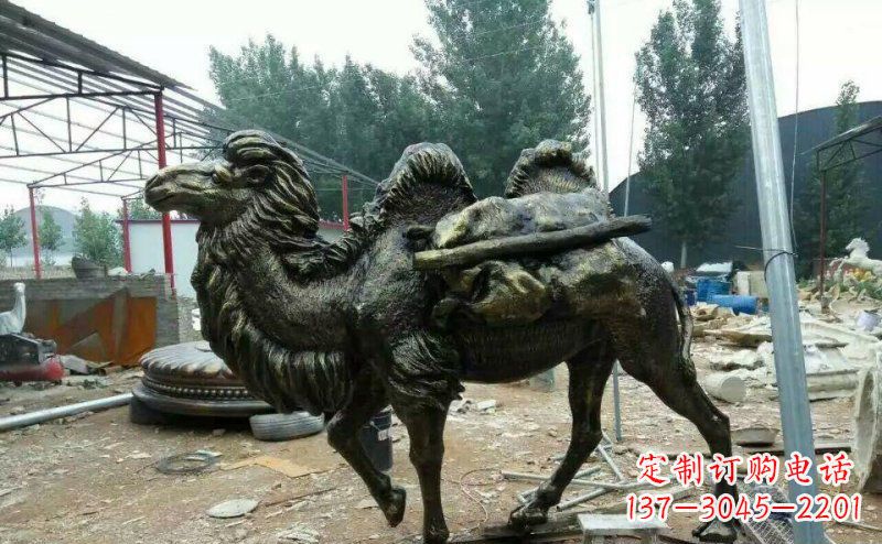 北京驮着东西的骆驼铜雕