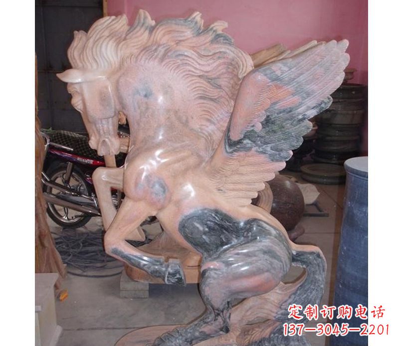 北京晚霞红奔马石雕